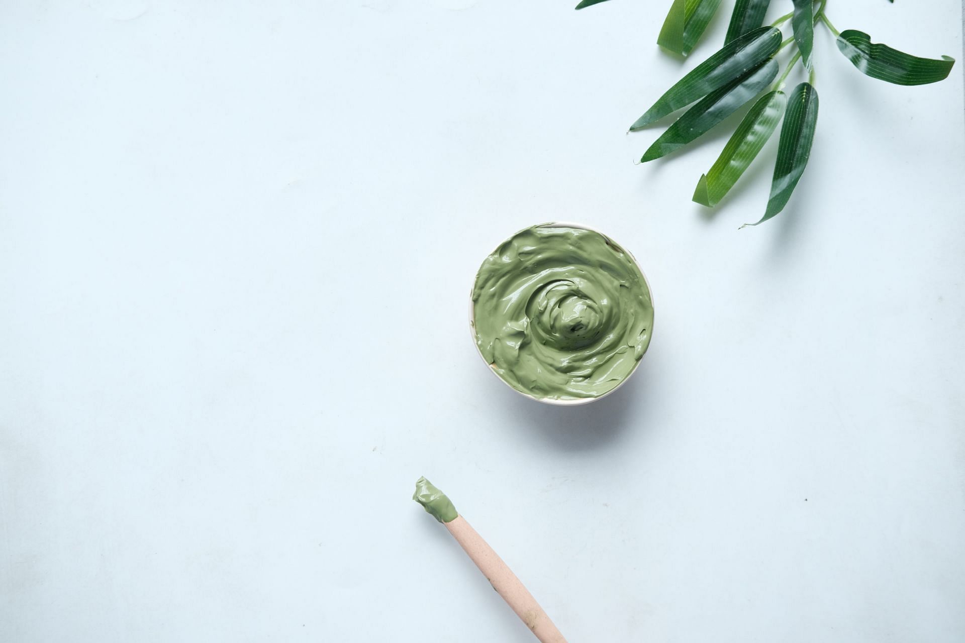 face mask or sheet mask helps retain the moisture from your skin. (Image via Unsplash / Towfiqu Barbhuiya)
